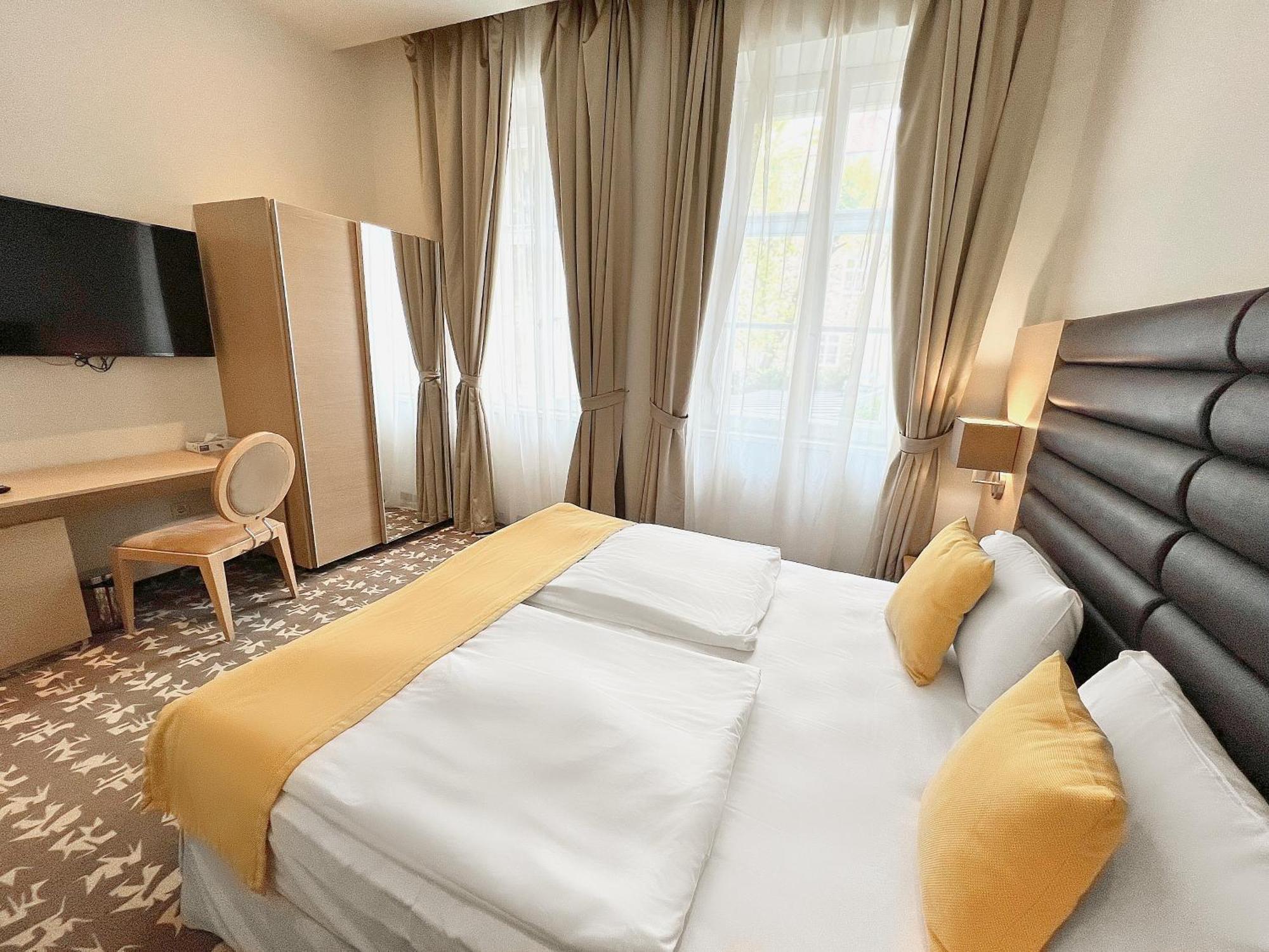 Buda Castle Hotel Budapest Exterior photo