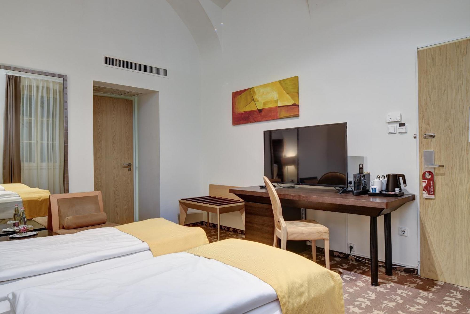Buda Castle Hotel Budapest Exterior photo
