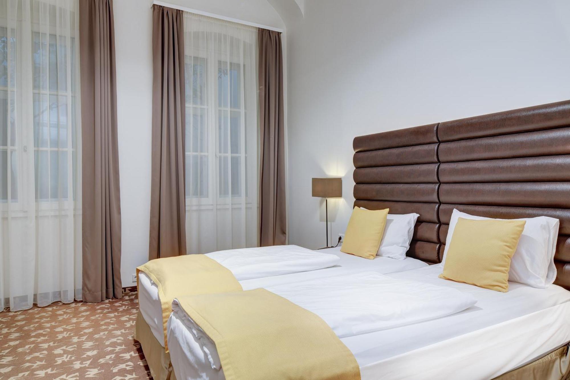 Buda Castle Hotel Budapest Exterior photo