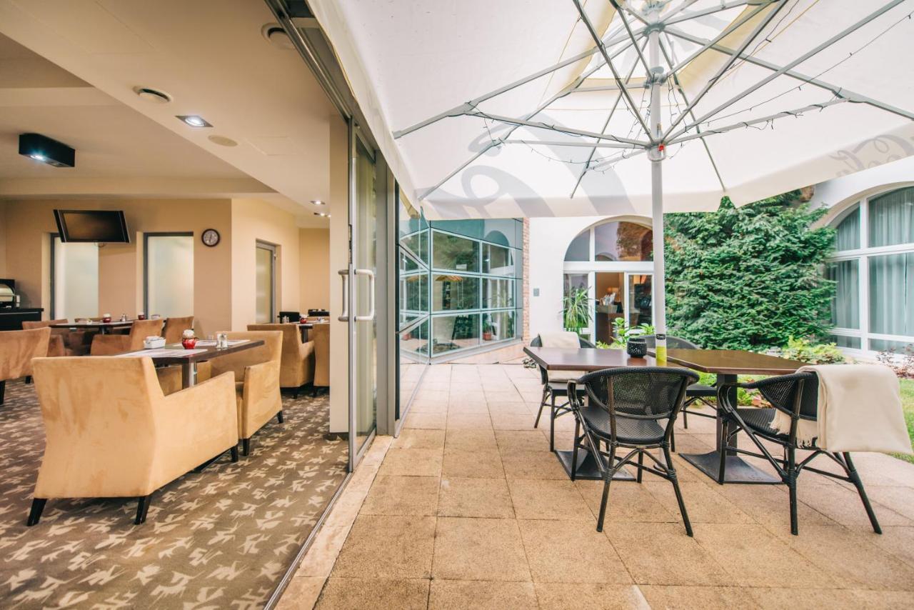 Buda Castle Hotel Budapest Exterior photo